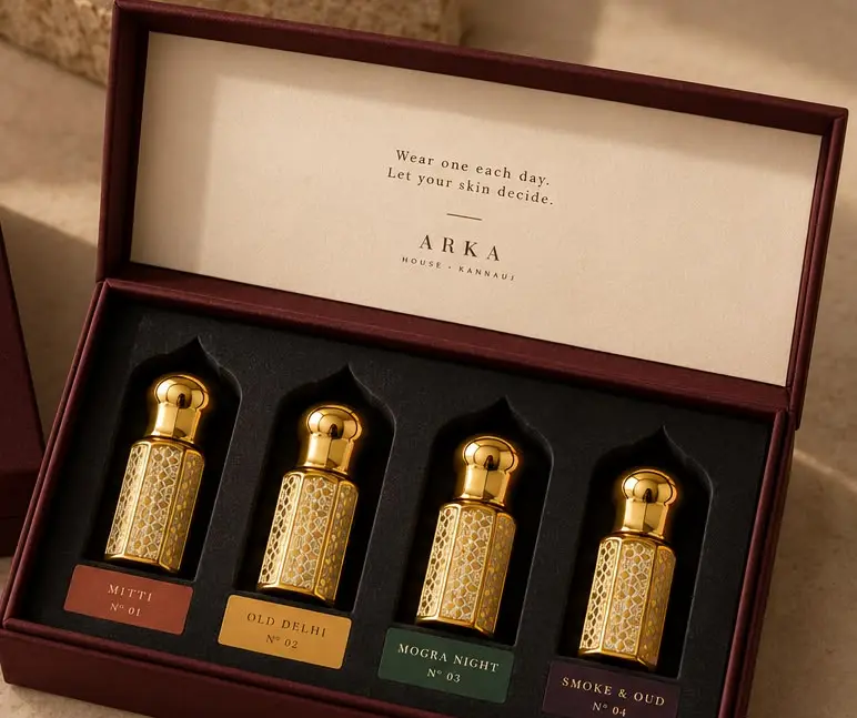 The Discovery Set open, four 3 ml flacons in black foam with scent labels